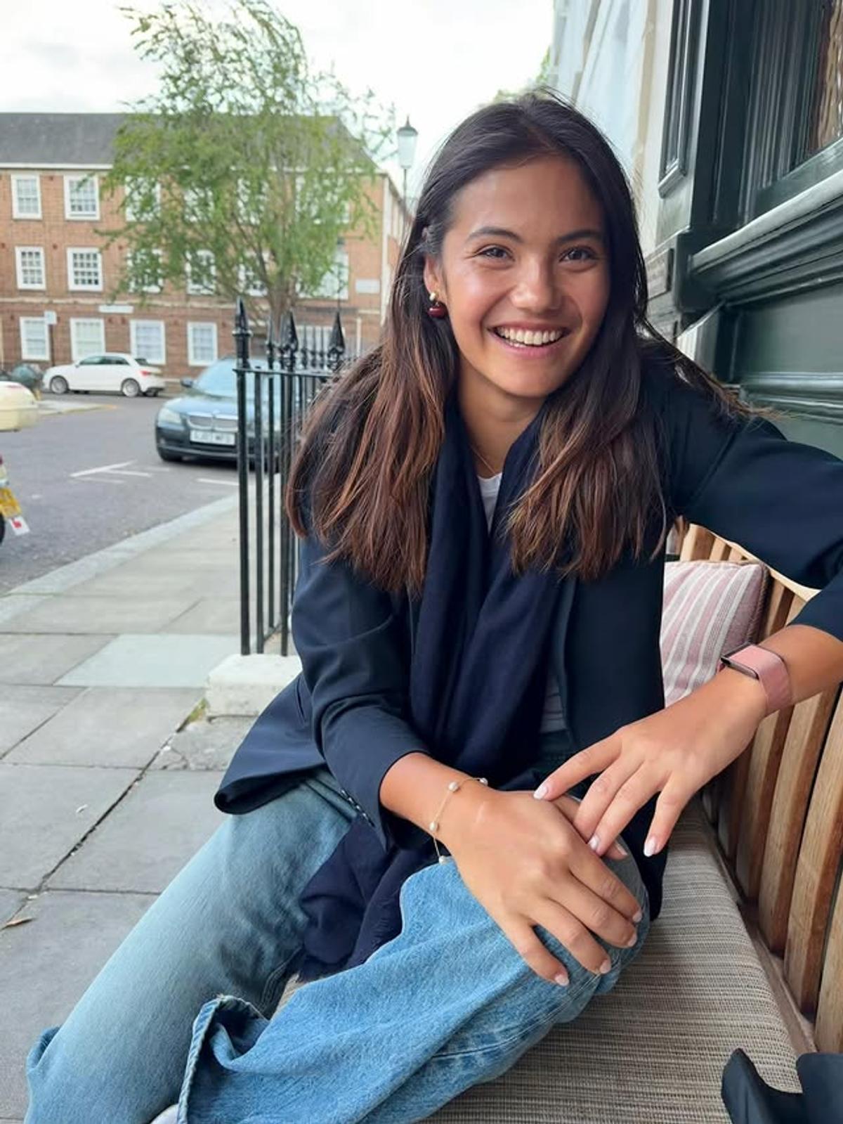 Emma Răducanu a apărut în cârje și alături de noul iubit după retragerea de la Wimbledon