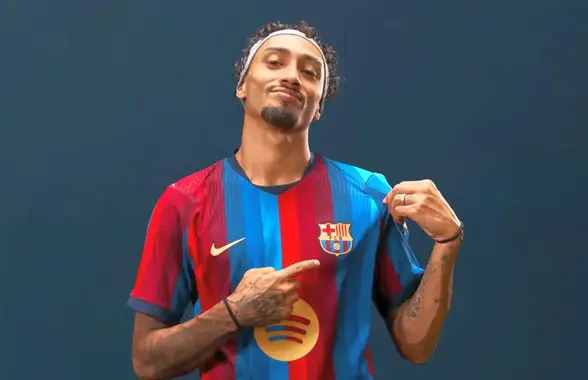 FC Barcelona și-a prezentat noul echipament. „Inspirat de fațada noului stadion renovat”