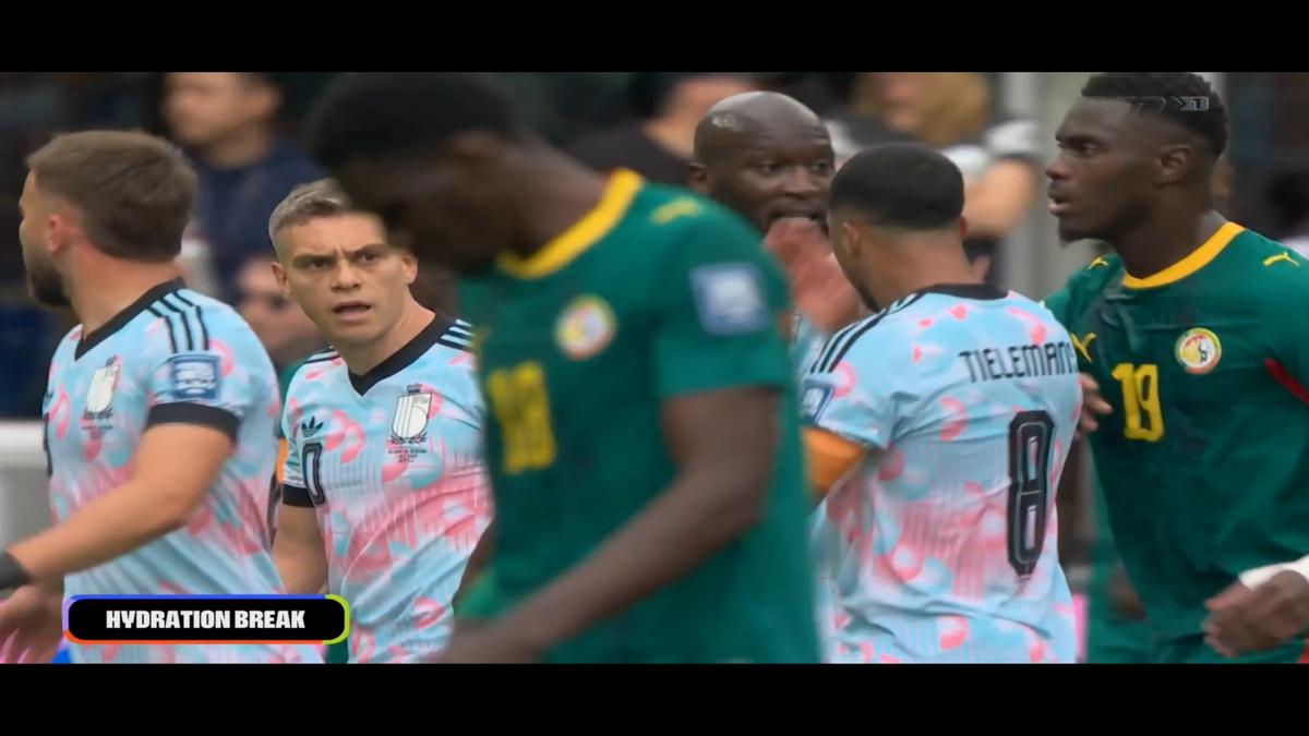 Scene incredibile în Belgia - Senegal » Coechipierii au sărit la bătaie