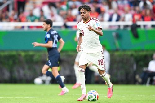 Lamine Yamal, în duelul cu Uruguay de la CM 2026. foto: Imago