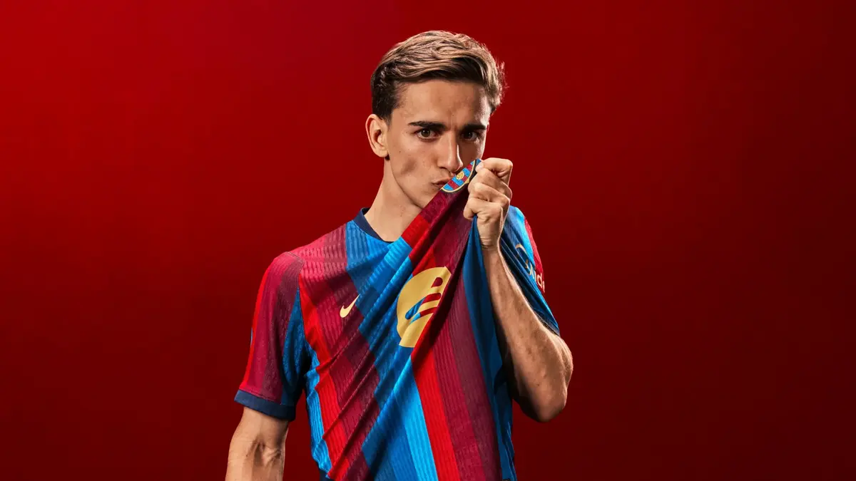 FC Barcelona și-a prezentat noul echipament. „Inspirat de fațada noului stadion renovat”