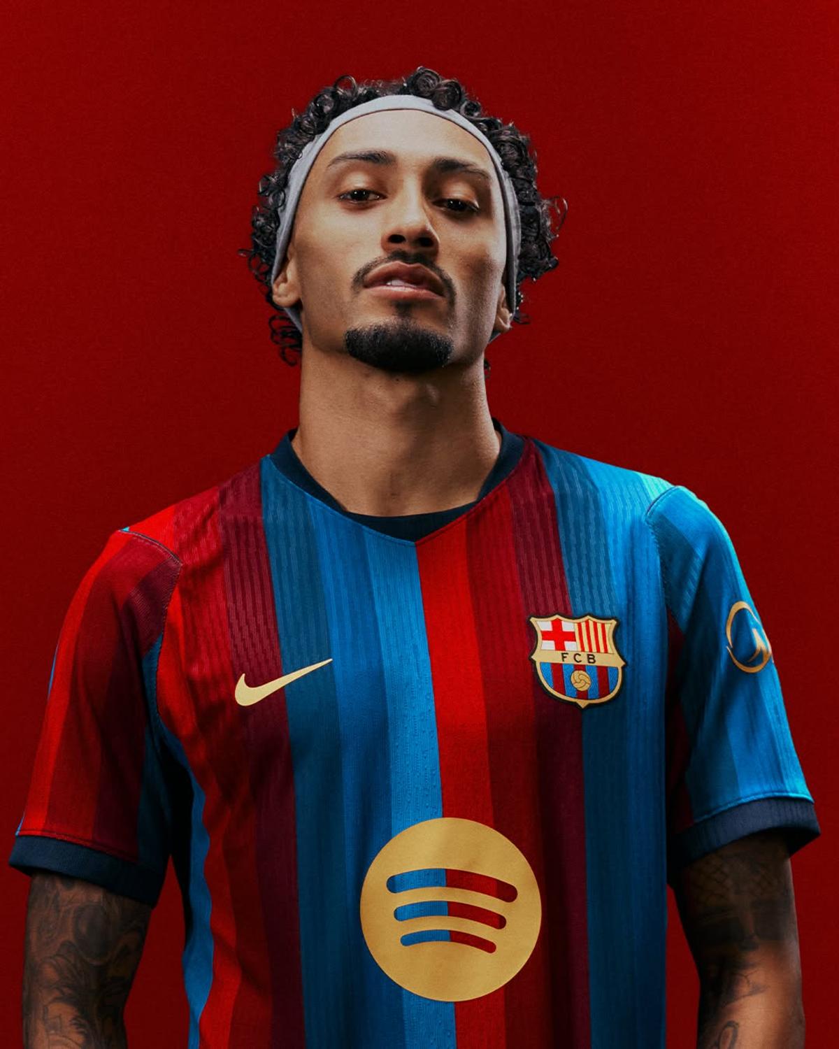 FC Barcelona și-a prezentat noul echipament. „Inspirat de fațada noului stadion renovat”