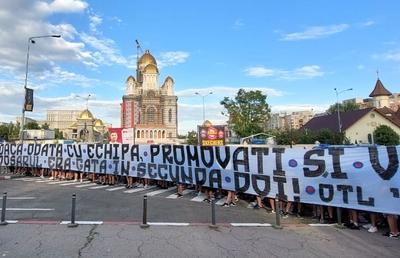 Protest al ultrașilor Stelei » Amenințări cu moartea pentru șefii CSA: „Vă mutăm în Ghencea 22!”