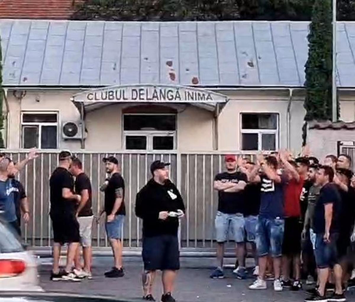 FOTO Protest al fanilor CSA Steaua la MApN 01.08.2022