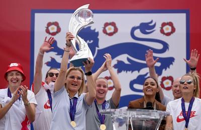 Garanția trofeului » Cine s-a aflat în spatele succesului Angliei la Campionatul European de fotbal feminin