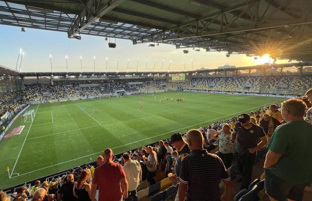 Gazeta a asistat la meciul viitoarei adversare a FCSB-ului în Conference: în jurul cui se învârte jocul + atmosferă, absențe și reveniri