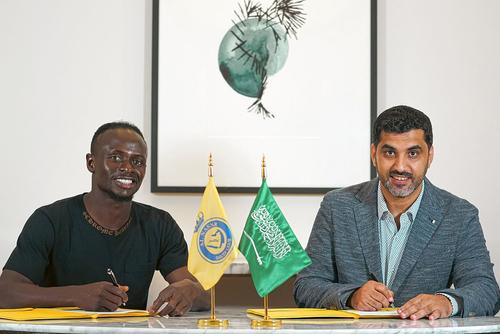 Sadio Mane, prezentat la Al Nassr // sursă foto: Twitter @ AlNassrFC_EN