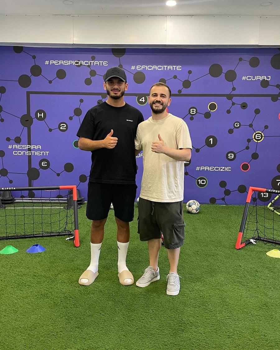 Ghezali, alături de fizioterapeutul Cătălin Andrei Comunicat Dinamo în urma suspiciunilor lansate de fani în privința a doi titulari, la eșecul cu Sepsi