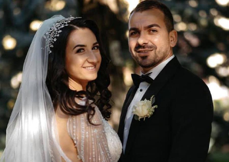 Valerian Gîrlă și Lorena, soția sa. Cei doi s-au căsătorit în 2021 / Sursă foto: Facebook La 17 ani de la debutul în Liga 1, „invenția” lui Mititelu muncește în Germania: „Ești ca un robot, dar aici îți permiți să trăiești OK” » Cu ce se ocupă fostul mijlocaș al lui U Craiova