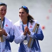 Momentul în care Simona Radiș și Ancuța Bodnar sunt copleșite de lacrimi pe podium / FOTO: Raed Krishan (Gazeta Sporturilor)
