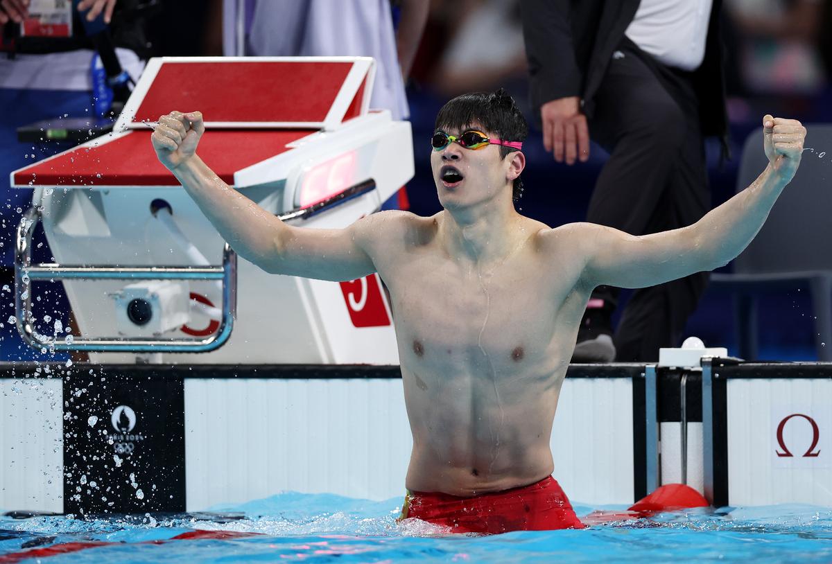 La două ore după semifinalele probei de 100 m liber din Singapore, Pan Zhanle și David Popovici au apărut într-o imagine neașteptată