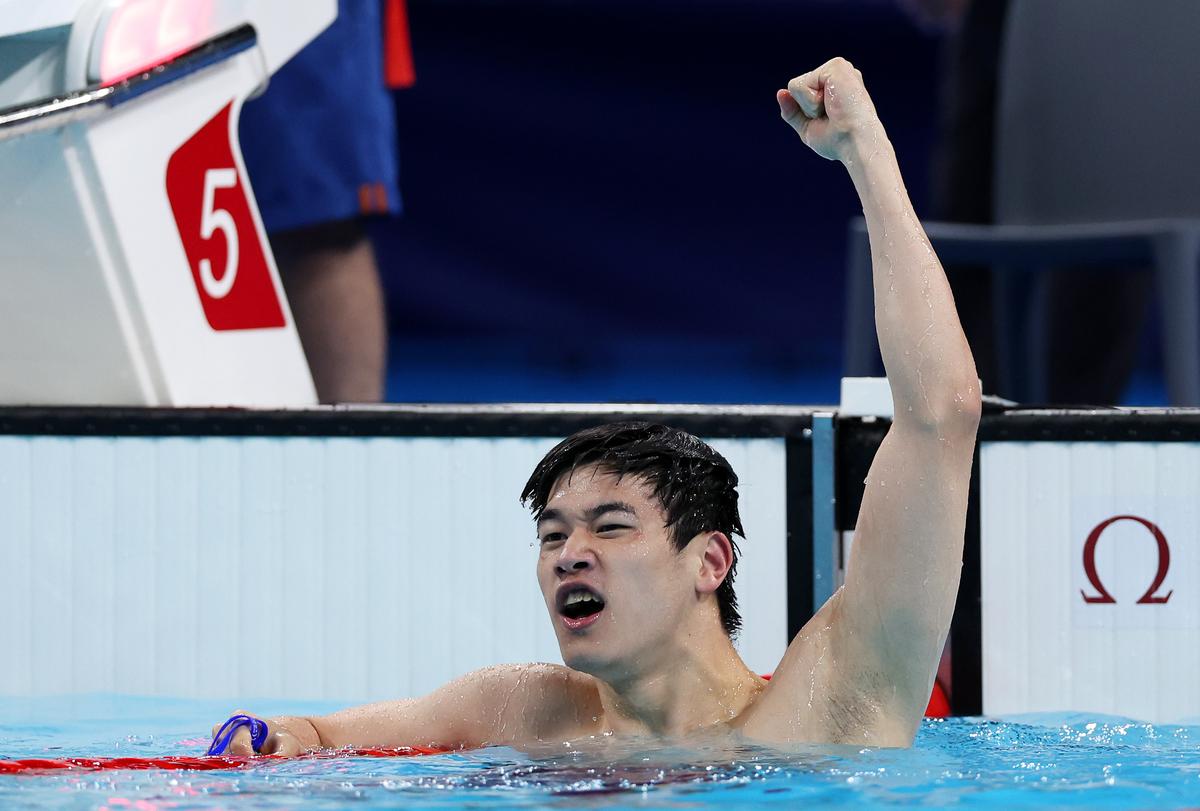 La două ore după semifinalele probei de 100 m liber din Singapore, Pan Zhanle și David Popovici au apărut într-o imagine neașteptată