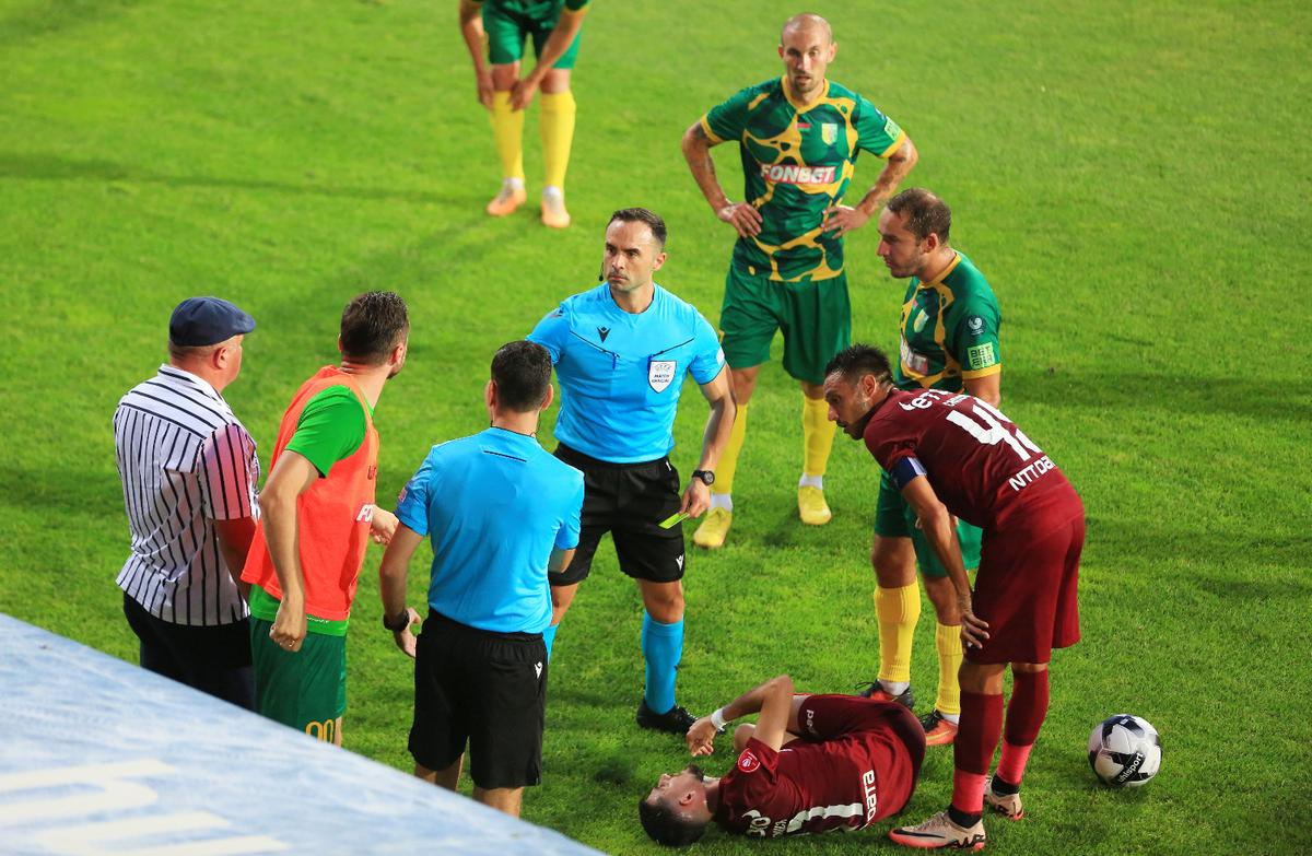 10 detalii observate de pe stadion la Neman Grodno - CFR Cluj » Scandal imens în timpul meciului: „Vrei să ne omori?”