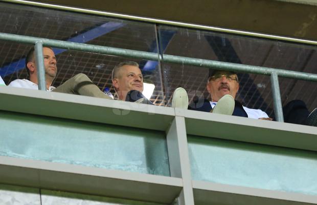 Dan Petrescu a stârnit hohote de râs după ce s-a calificat în Europa » „Când sunt rezultate toată lumea e apropiată de mine”