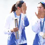 Momentul în care Simona Radiș și Ancuța Bodnar sunt copleșite de lacrimi pe podium / FOTO: Raed Krishan (Gazeta Sporturilor)