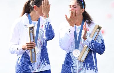 Lacrimi în sincron » Momentul în care Simona Radiș și Ancuța Bodnar izbucnesc în plâns pe podium: „Trebuie să ne eliberăm, indiferent dacă am câștigat sau nu”