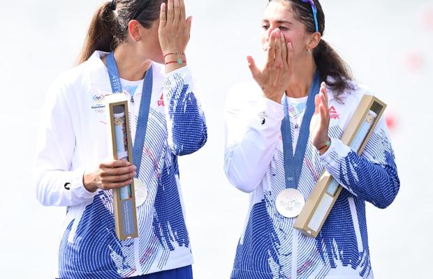 Lacrimi în sincron » Momentul în care Simona Radiș și Ancuța Bodnar izbucnesc în plâns pe podium: „Trebuie să ne eliberăm, indiferent dacă am câștigat sau nu”