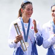 Momentul în care Simona Radiș și Ancuța Bodnar sunt copleșite de lacrimi pe podium / FOTO: Raed Krishan (Gazeta Sporturilor)