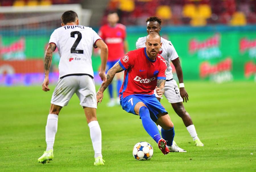 Denis Alibec, atacantul de la FCSB, în acțiune/ foto: Cristi Preda (GSP) „Singura soluție este operația” » OUT cel puțin 3 luni de la FCSB! Diagnostic crunt pentru campionul României