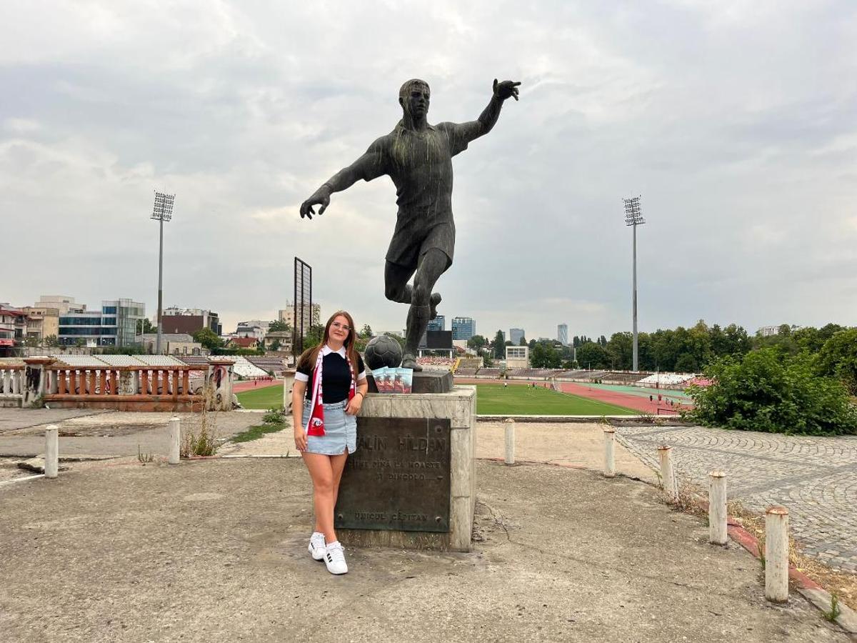 Mădălina Dumitru, autoarea cărții „Dinamo, iubirea care nu se stinge” / Foto: GSP