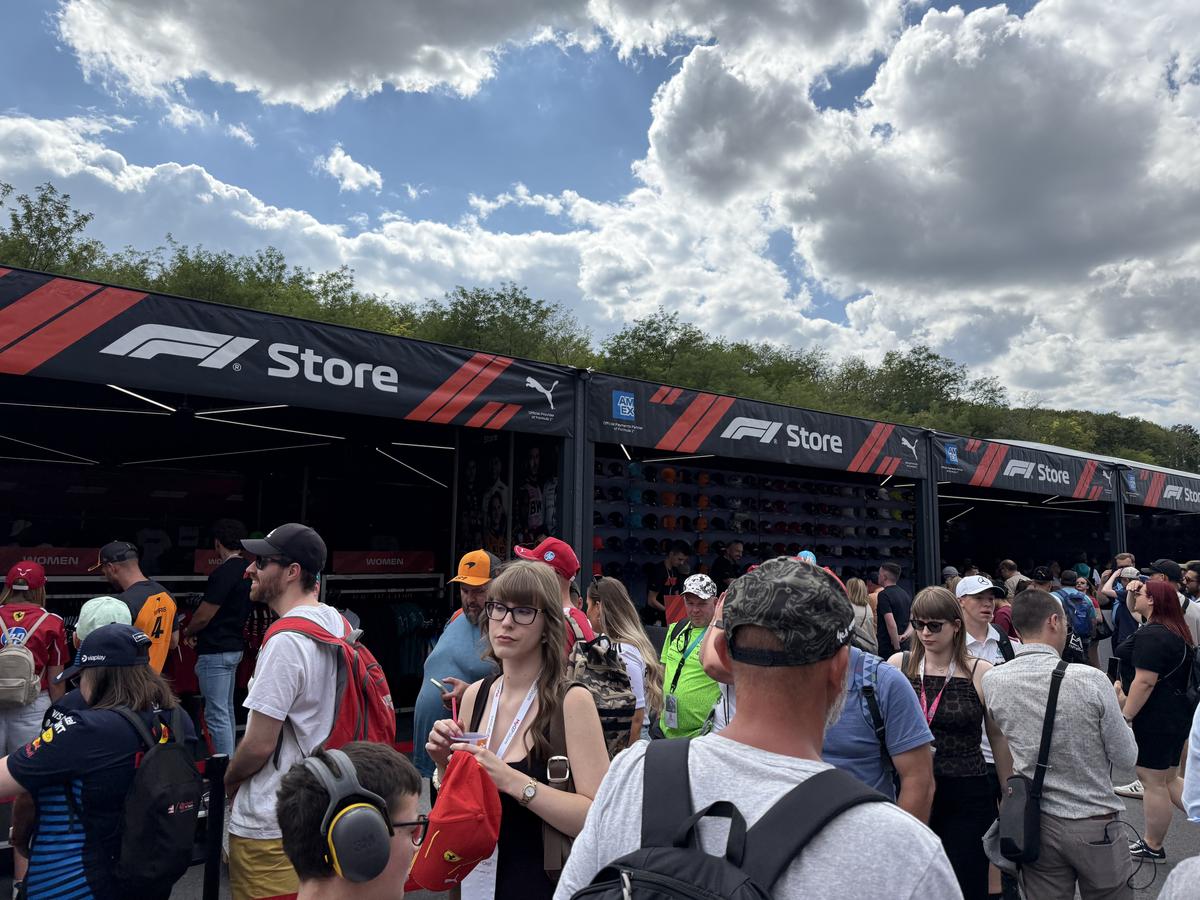 Atenție, Formula 1 nu e pentru oricine: cât costă o felie de pizza, o porție de cartofi sau o Cola » Ce prețuri sunt la MP de la Hungaroring