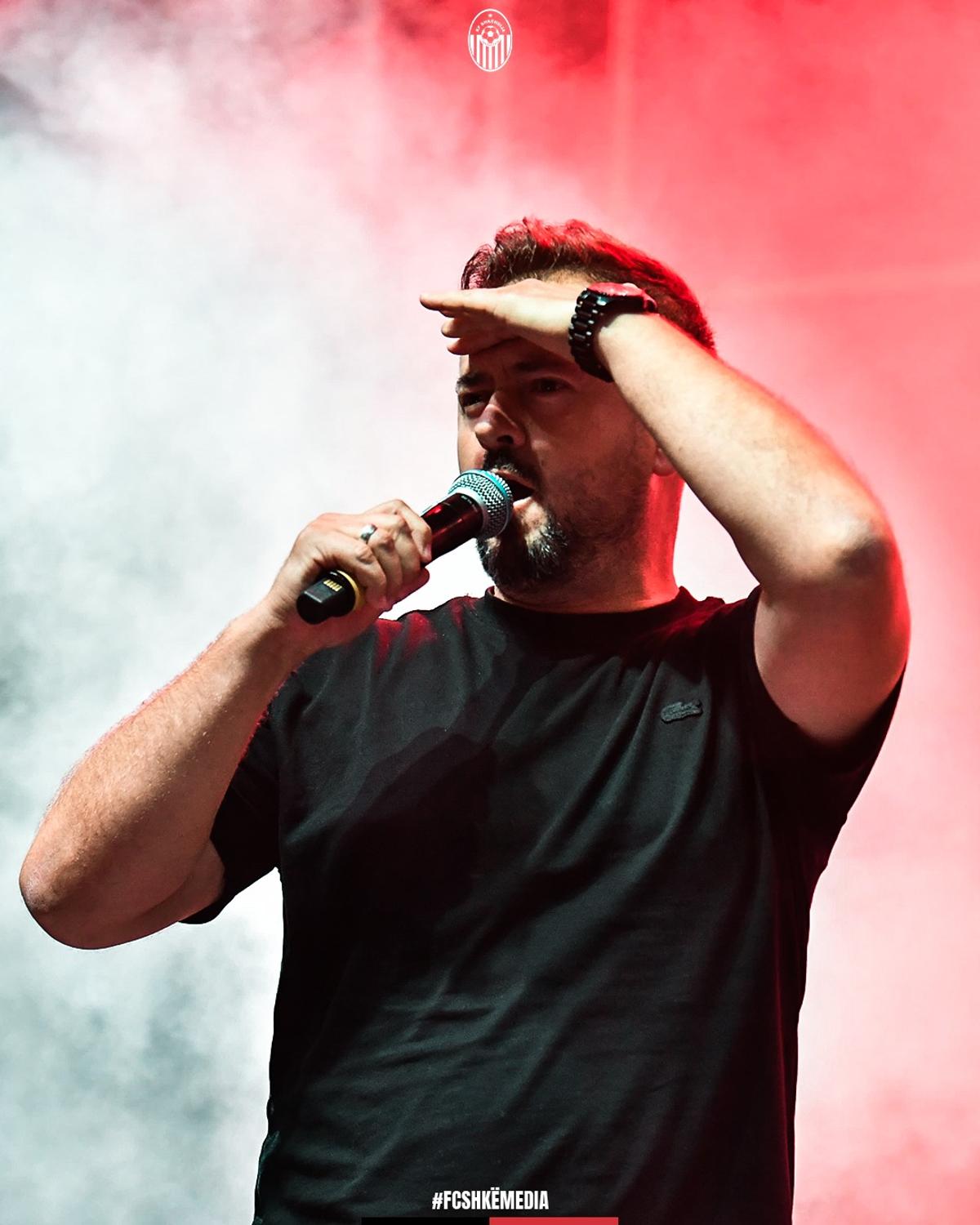 Celebra artistă i-a așteptat pe fotbaliști după victoria cu FCSB » Shkendija a sărbătorit în stradă!