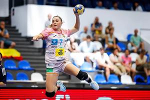Originară din România, o handbalistă reprezintă Spania la Campionatul Mondial U18: „Îmi plac CSM București și Gloria Bistrița”