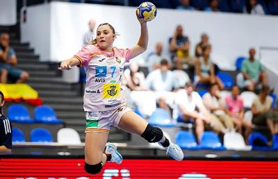 Originară din România, o handbalistă reprezintă Spania la Campionatul Mondial U18: „Îmi plac CSM București și Gloria Bistrița”