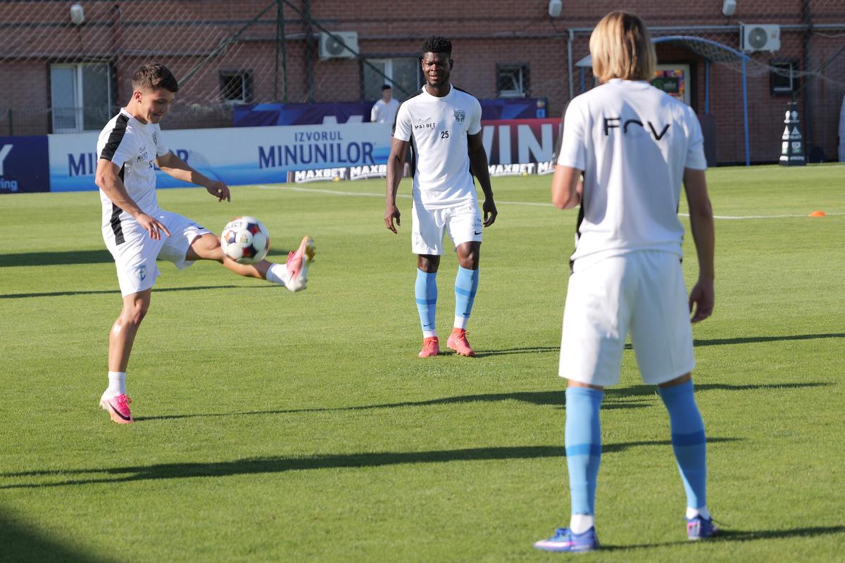 Imagini înainte de Voluntari - UTA Arad