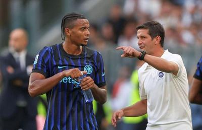 Italienii, cu ochii pe Chivu și în amicale!