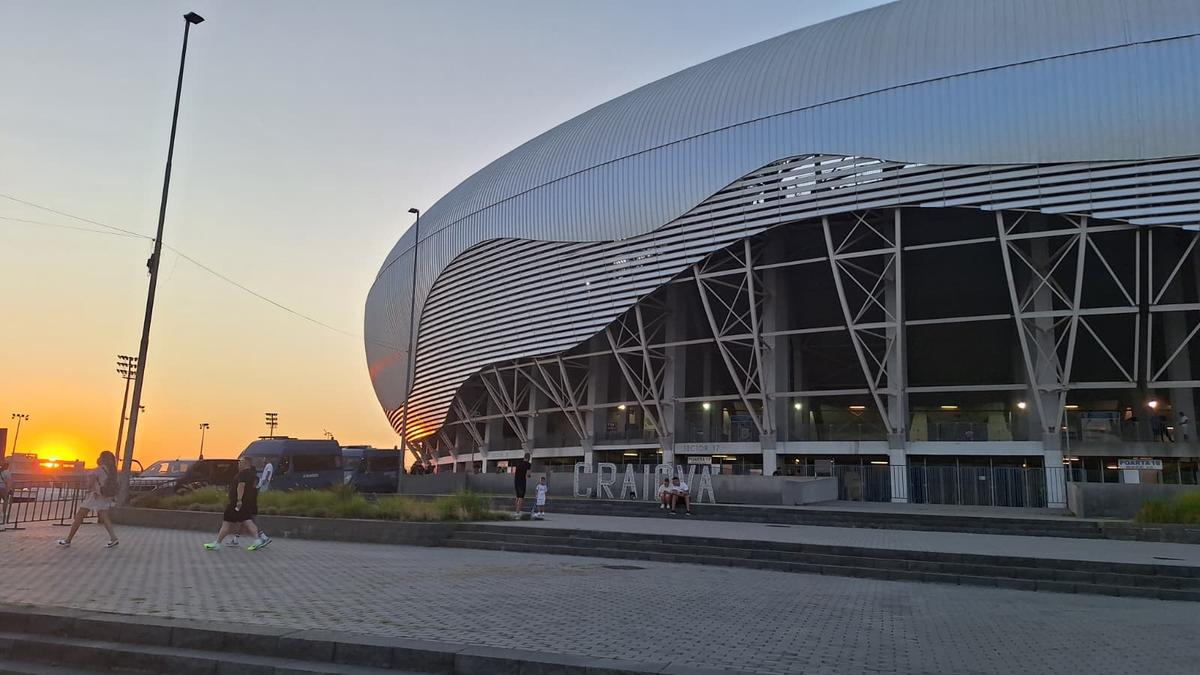 Fanii vin la stadion pentru Craiova - Petrolul