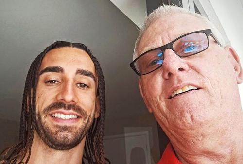 Marc Cucurella și poștașul lui, Gary // foto: Imago