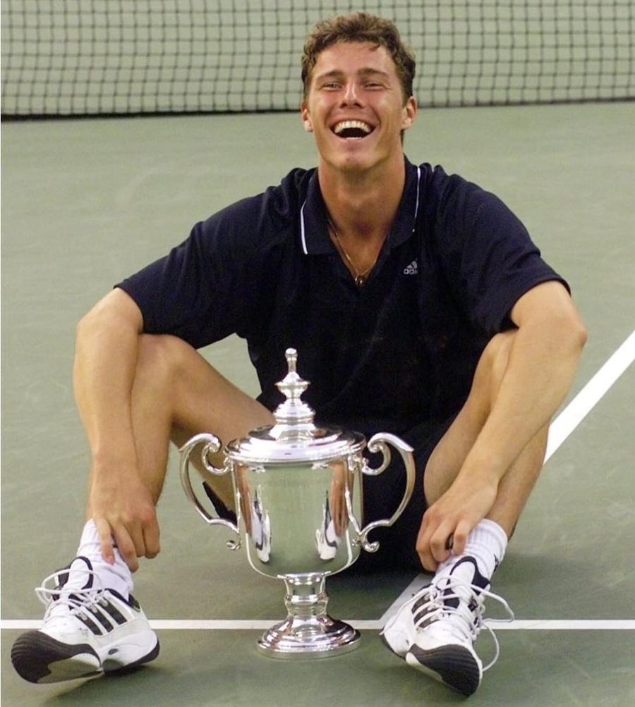 Marat Safin la 20 de ani, câștigând primul său trofeu major, US Open Amintirile „băiatului rău” Marat Safin: „Eram ca un circ. Beam o bere, ieșeam în club, nimeni nu filma nimic”