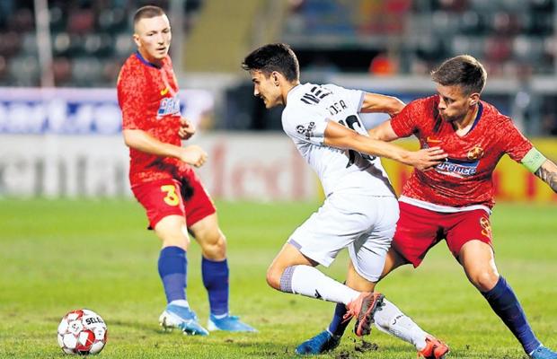 Grașii se țin pe tușă! EDITORIAL Alin Buzărin: „Așa ceva nu vezi nici la liga a treia! Niște băieți care transpiră maioneză”