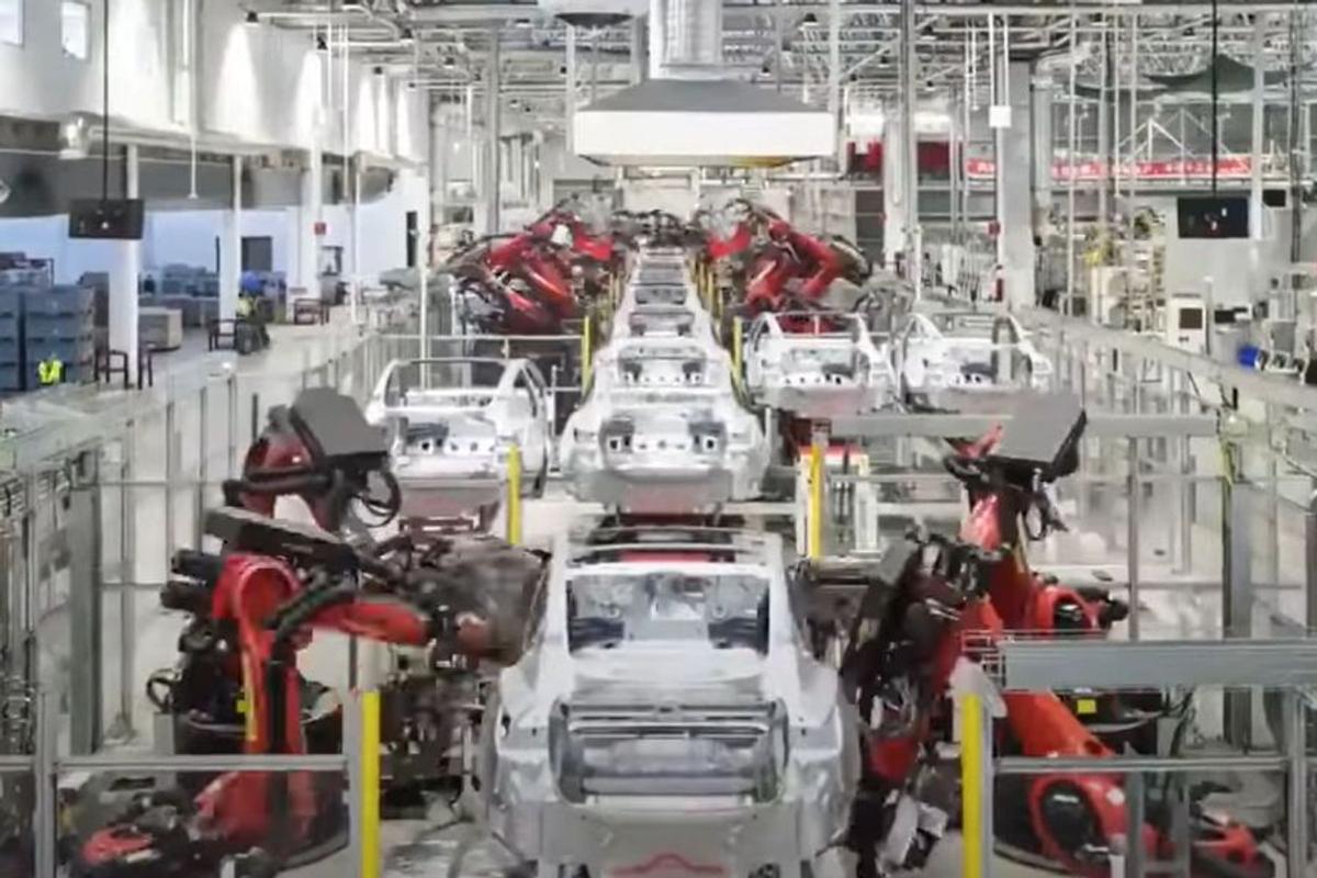 Tesla vine în România: va deschide un centru de vânzări și în București