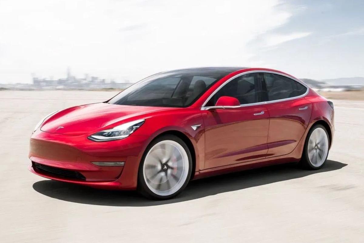 Tesla vine în România: va deschide un centru de vânzări și în București