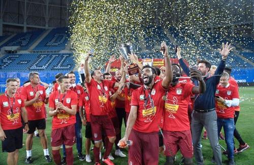 Dan Petrescu, antrenorul lui CFR Cluj, a anunțat plecarea lui Kevin Boli (29 de ani, fundaș central) în Turcia, la Samsunspor. De asemenea, tehnicianul campioanei României en-titre s-a plâns de campania de achiziții a „feroviarilor” din această vară.