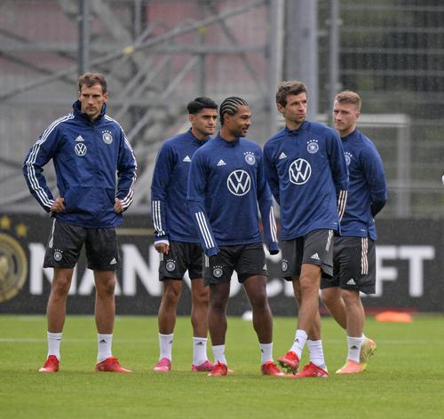 Flick nu a debutat încă pe banca Germaniei, dar la nemți sunt deja tensiuni: Reus vs Bayern // sursă foto: Imago