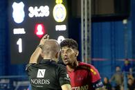 Florinel Coman putea fi eliminat în Farul - FCSB » Cum l-au surprins camerele TV: „Ce, e prima oară când face asta?”