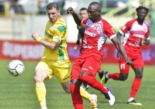 Ousmane Viera, dreapta, foto: Imago