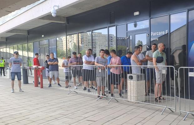 Ce s-a întâmplat azi la casele de bilete din Ghencea + Ce îi reproșează fanii lui Becali: „Ne mai trebuie ceva jucători”