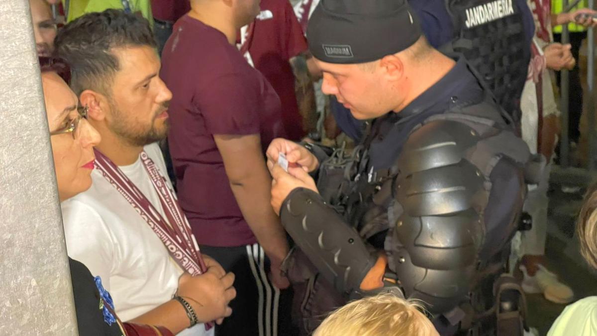 Incident la porțile stadionului Giulești, înainte de Rapid - Dinamo
