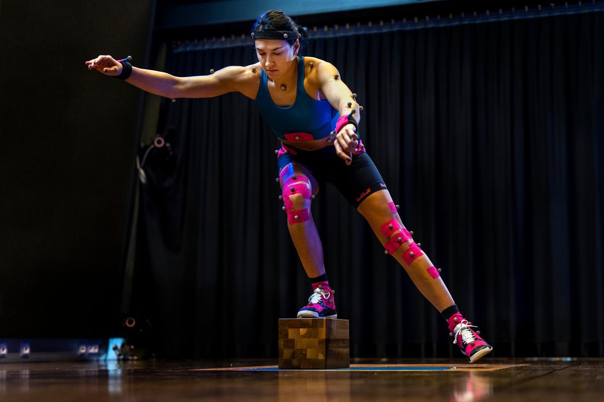 Cyborg Cristina Neagu! Experiment tehnologic incredibil realizat de Red Bull: „Aruncarea ei este de neoprit!” + Cifre-șoc: câți pași face pe secundă!
