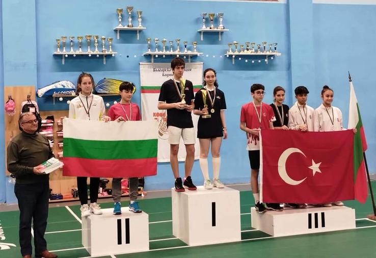 Andreea Costache a participat la balcaniada din decembrie 2023, unde a iesit campioana la dublu mixt, impreuna cu Maxim Iacob, baiatul din Brasov