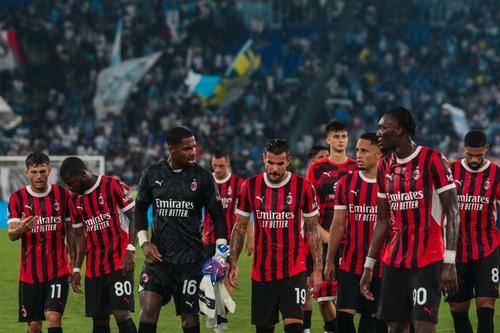 Theo Hernandez (numărul 19) ar fi unul dintre rebeli la Milan / Foto: Imago