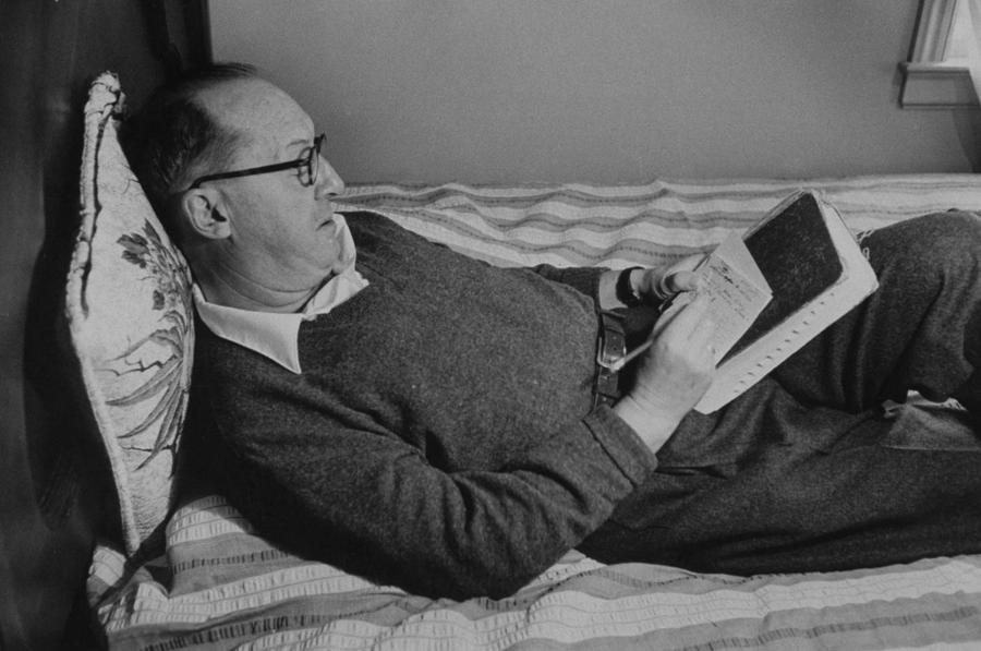 Vladimir Nabokov, îndrăgostit iremediabil de literatură și sport „Mi-a dat cineva «somn», e o plăcere! Am experimentat” » Pasiunea fascinantă a controversatului Vladimir Nabokov pentru fotbal și box: „Sunt vulturul singuratic din poartă, resping un șut fulgerător”