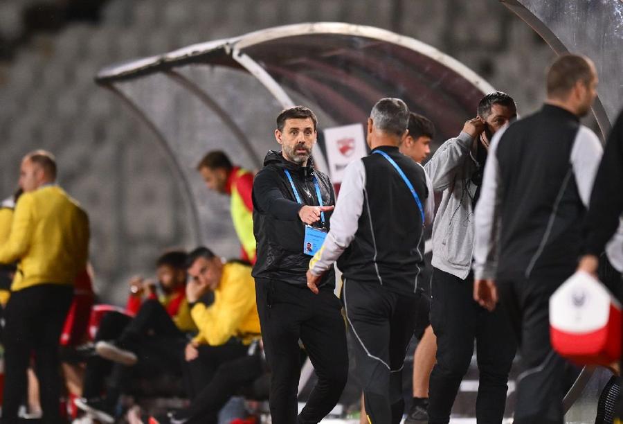 Sabău a vorbit în termeni laudativi despre Kopic / FOTO: Raed Krishan (GSP) Cum l-a complimentat Sabău pe Zeljko Kopic înainte de U Cluj - Dinamo și descrierea făcută rivalei: „Așa au obținut rezultate”