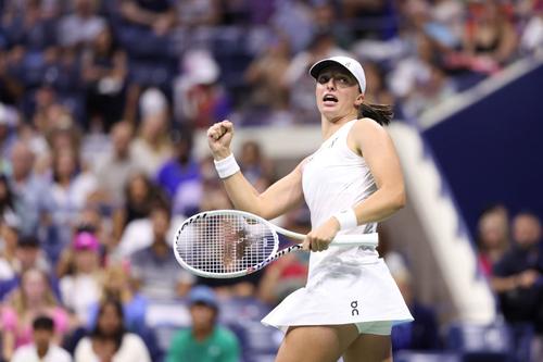 Iga Swiatek sărbătorind victoria din turul 3 la US Open Foto: Imago