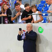 Marius Şumudică s-a pozat cu fanii la finalul meciului FOTO: Ionuţ Iordache (GSP)