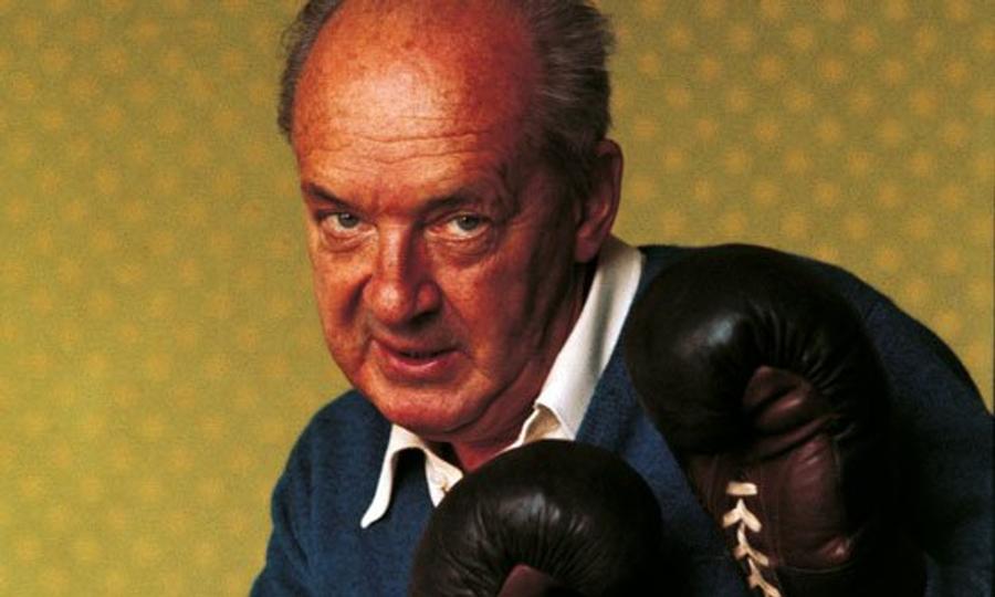 Vladimir Nabokov, pasionat de box încă din copilărie „Mi-a dat cineva «somn», e o plăcere! Am experimentat” » Pasiunea fascinantă a controversatului Vladimir Nabokov pentru fotbal și box: „Sunt vulturul singuratic din poartă, resping un șut fulgerător”